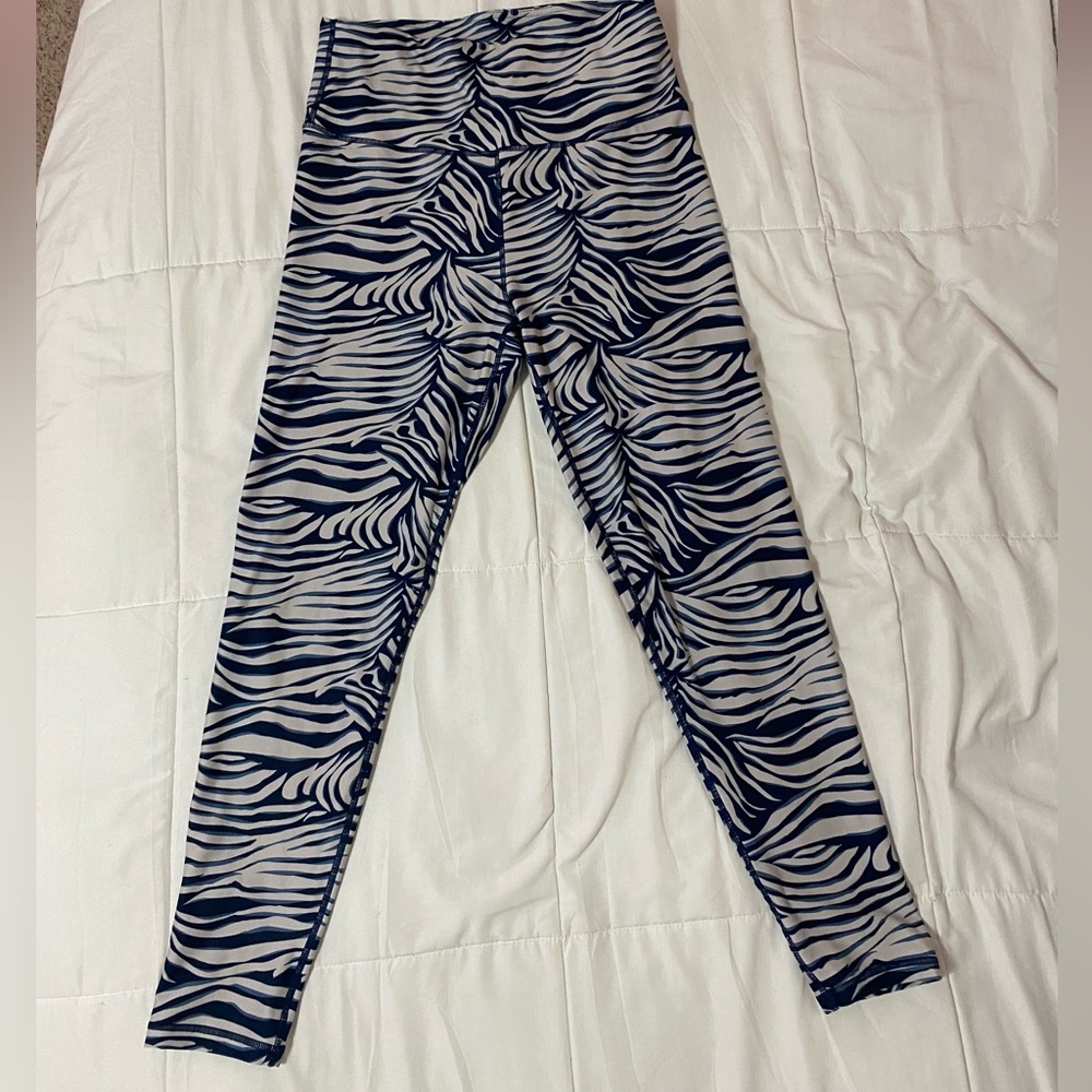 Kyodan Women’s Ultra High Waist Leggings Size Large. Pattern is Jacq Zebra. - Picture 4 of 10